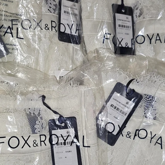 New ivory garter with boning - Picture 5 of 7